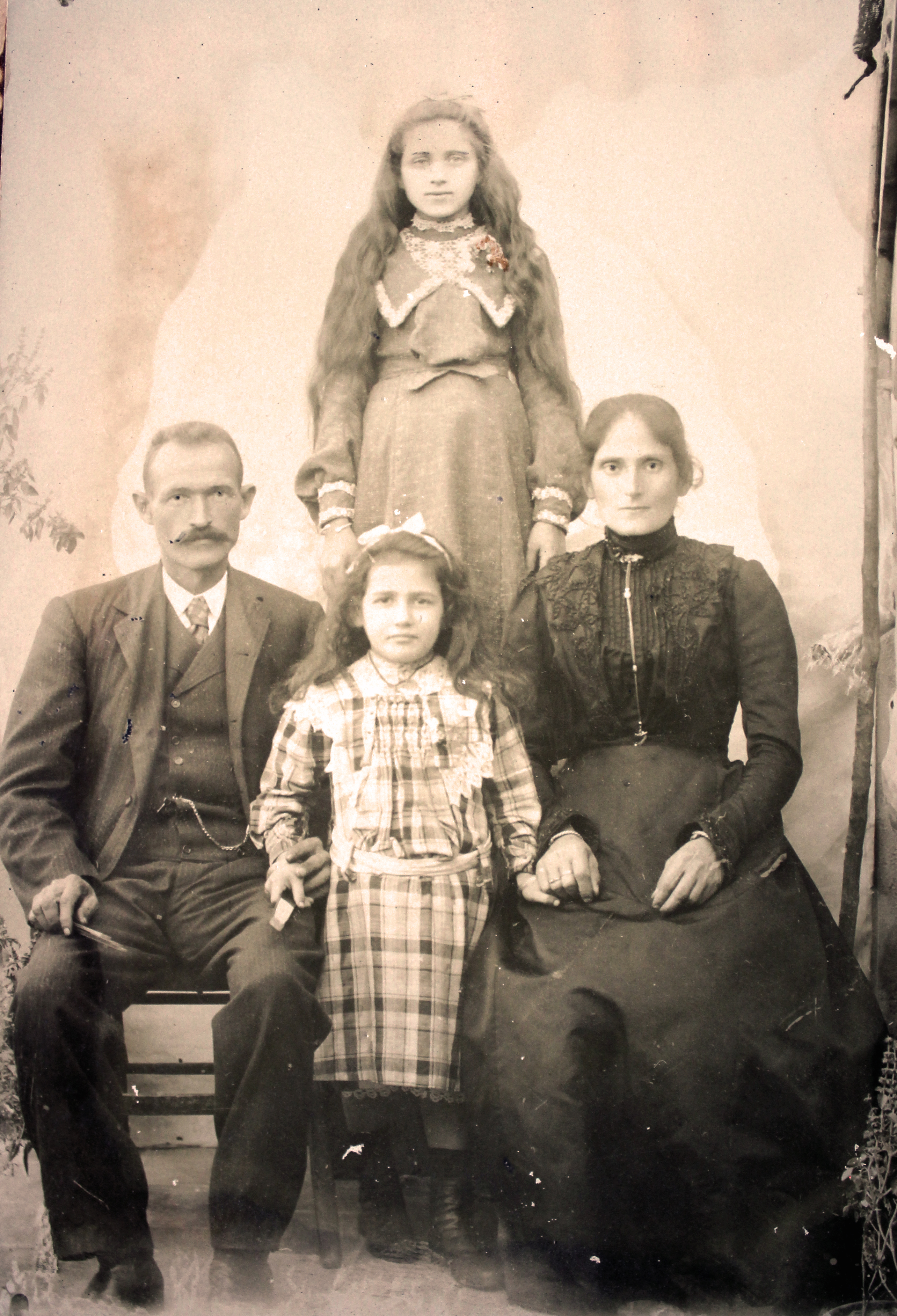 5 Georgi Mitrovski Family Georgi Elisaveta Maria i Rayna